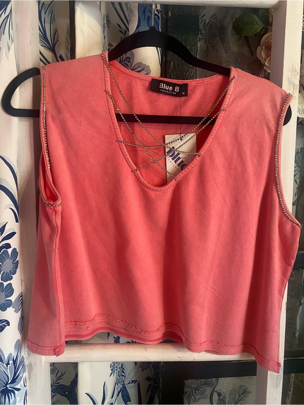 Pink Sleeveless V-Neck Tank with Chain Detail